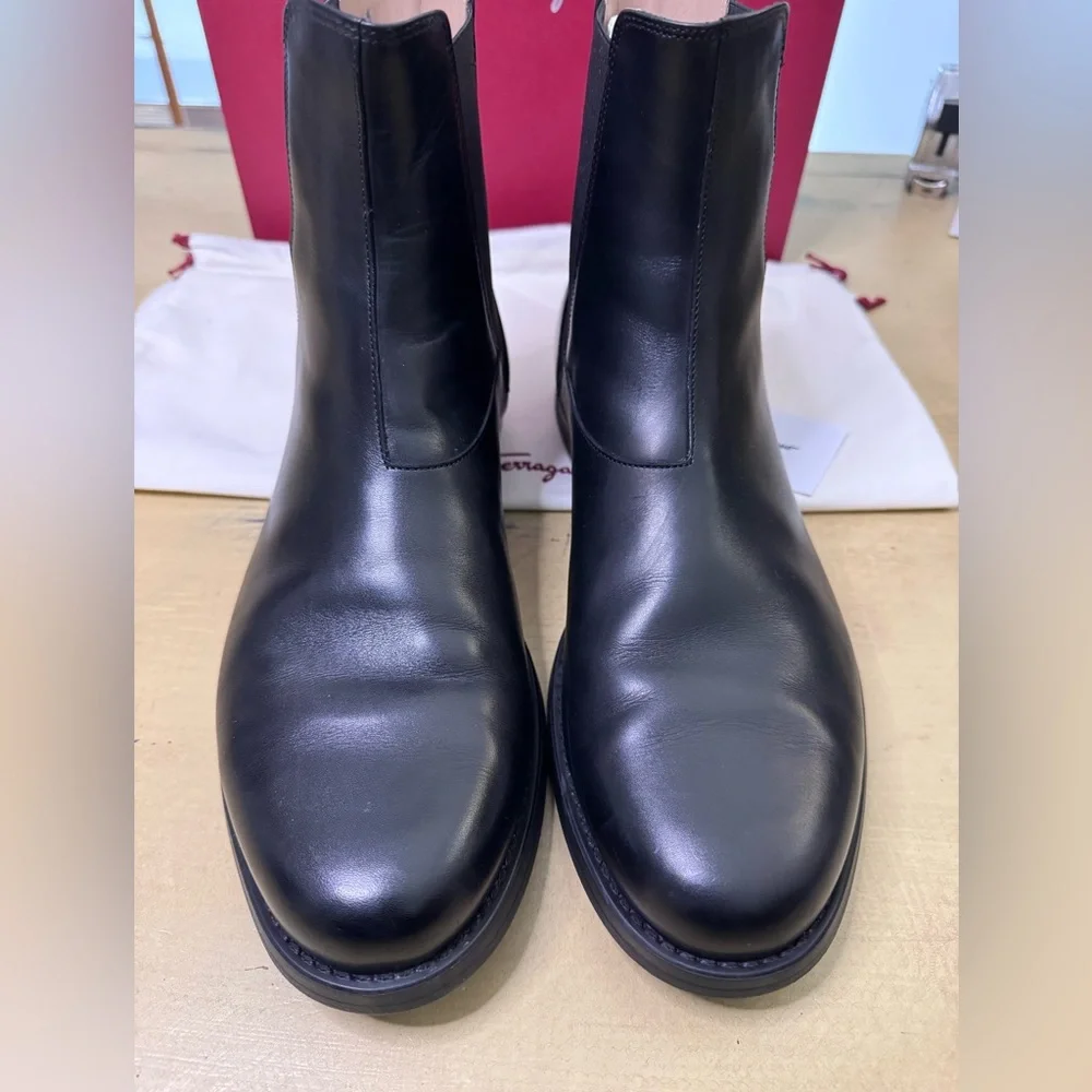 Salvatore Ferragamo Tom Black Leather boots